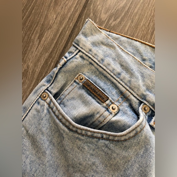 Calvin Klein|Vintage CK women’s light wash mom Jeans,Brown logo•••100% cotton - Picture 9 of 16